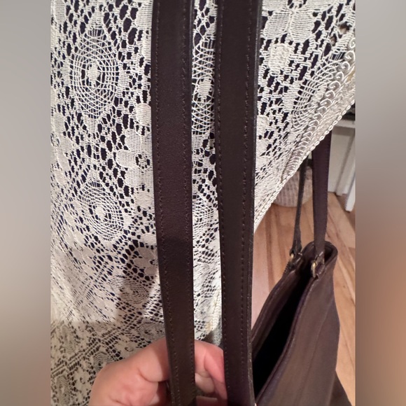 COACH purse! Vintage brown coach purse used in great condition. - Picture 10 of 11